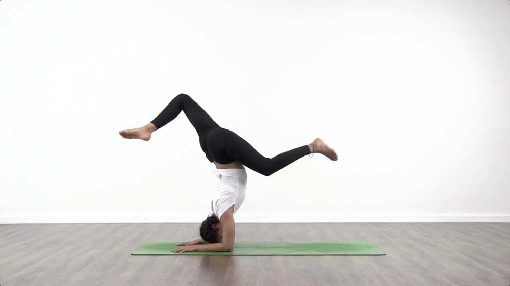Pincha Mayurasana Tutorial_0