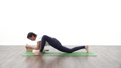 screenshot from online yoga class with yoga teacher Sofia Soori at Yogateket yoga studio in Uppsala Sweden